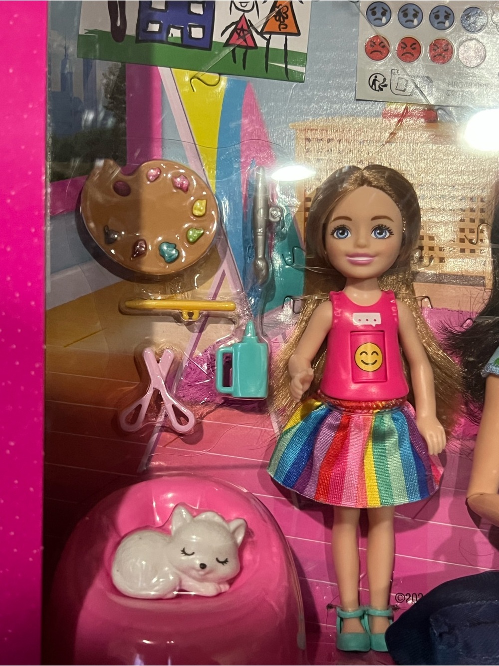 Barbie Art Therapist Doll Set - Barbie PhD Doll with Art Accessories & Child - Picture 3 of 8
